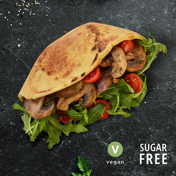 Vegan σάντουιτς PitaPot με ψητά μανιτάρια, τοματίνια και σαλάτα ρόκα